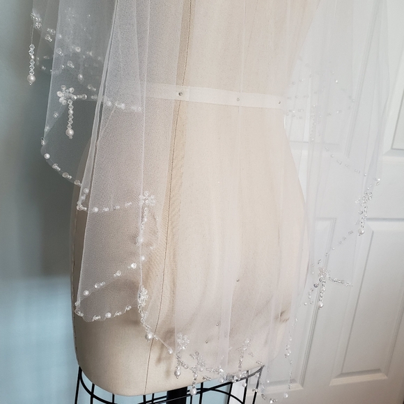 New White Bridal Veil with Beaded Edge main image 11
